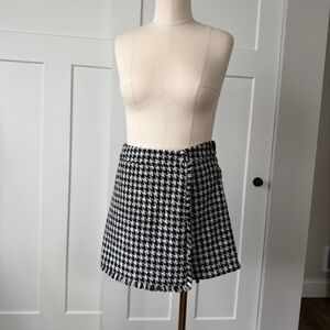 Skies are Blue Black and White Houndstooth Skort - NWT, S